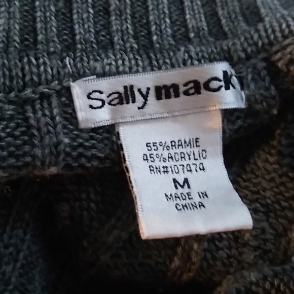 Sally Mack v-neck cable distressed grey sweater. - Picture 4 of 5